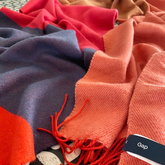 Gap Multi-Color Scarf - Picture 4 of 4